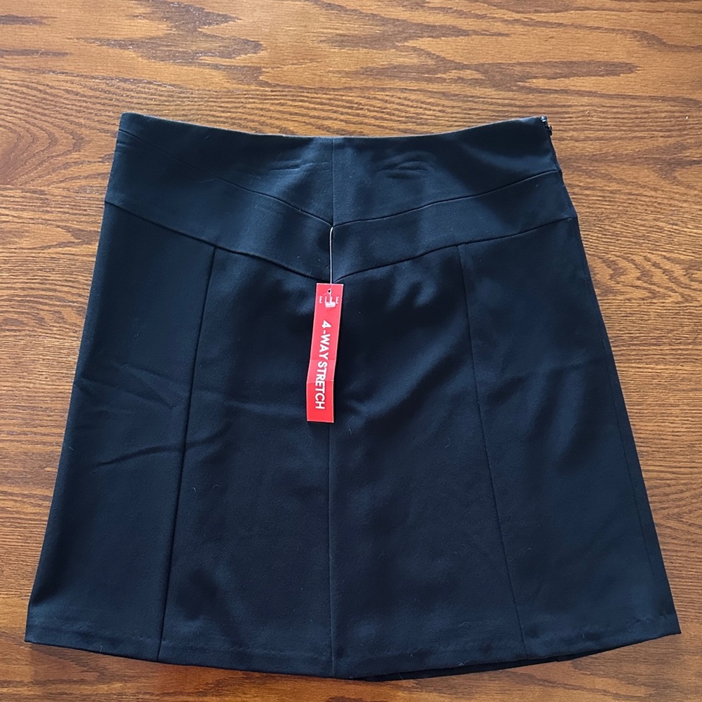 Elle Classic Y2K Black Mini Skirt Size 6